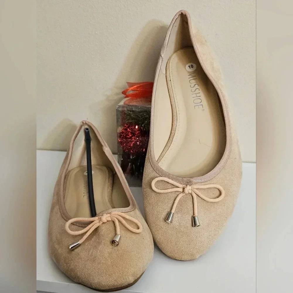 Musshoe bow decor tan flats slip ons - Picture 6 of 9